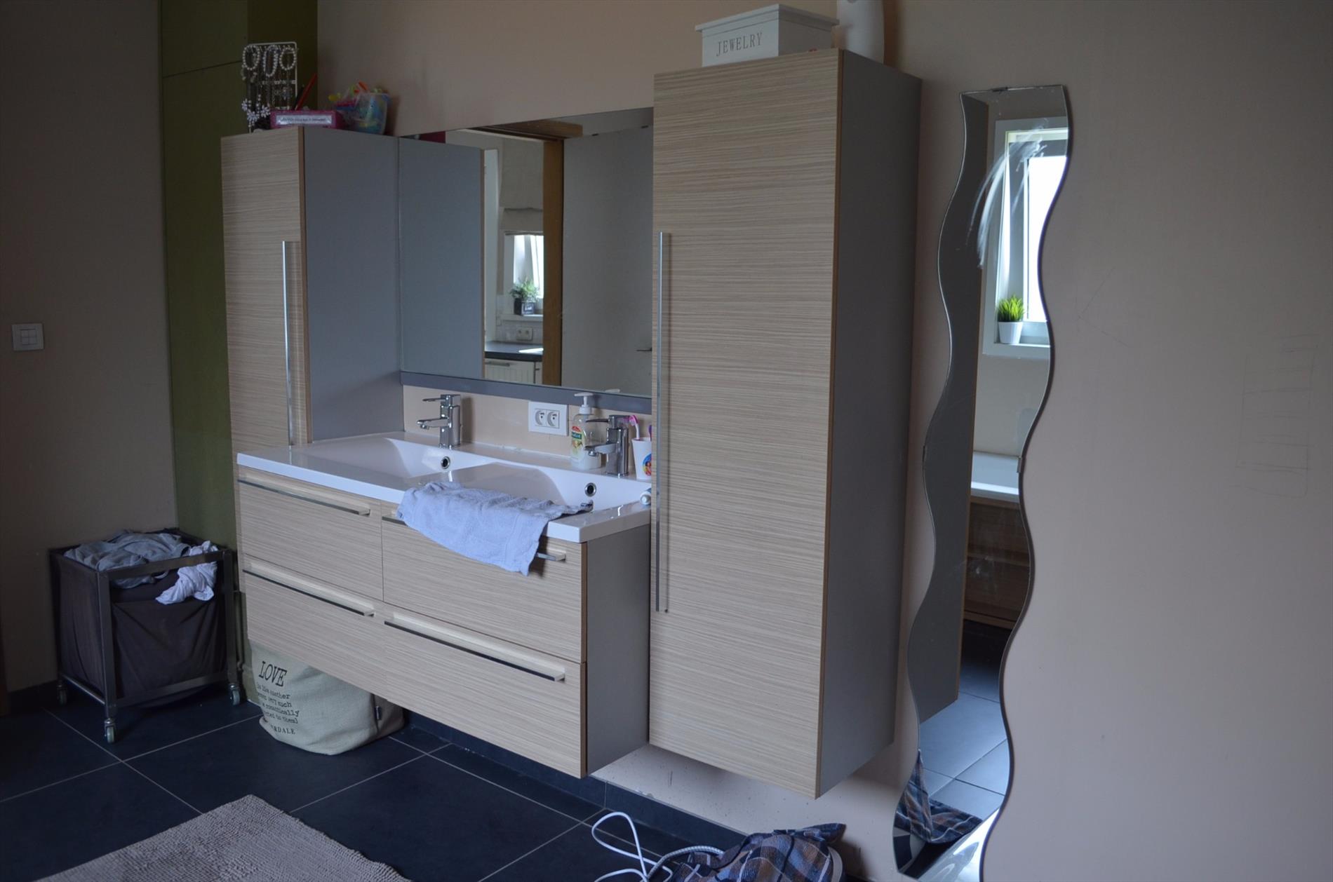 Gerenoveerde gezinswoning gunstig gelegen te Maldegem 