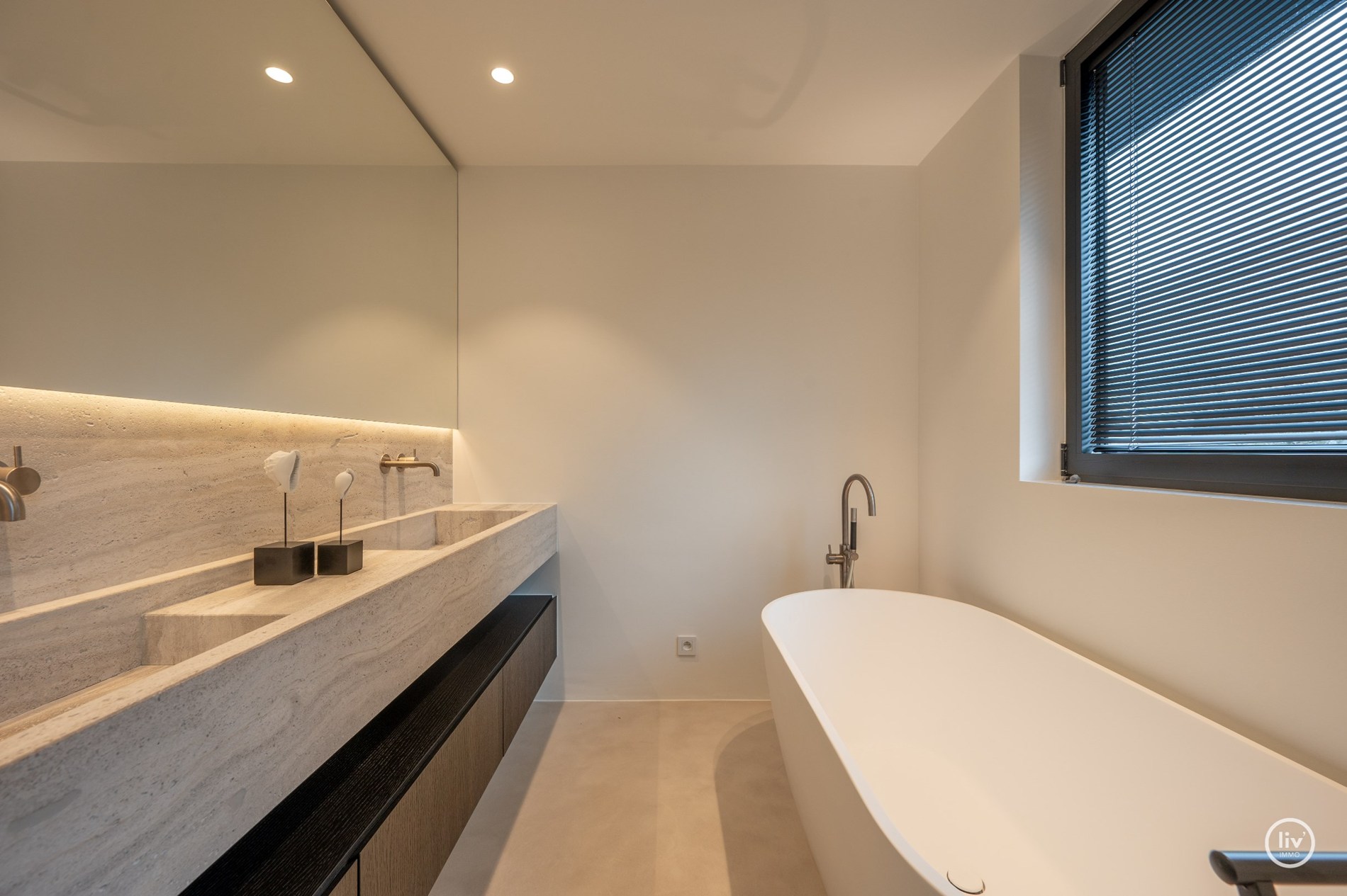 Superbe villa charmante, entièrement rénovée et joliment située dans un quartier résidentiel calme à proximité du centre de Knokke. 