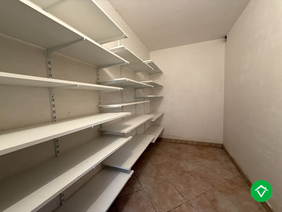 Ruime, alleenstaande woning met 6 slaapkamers en tuin te Hooglede (De Geite) 