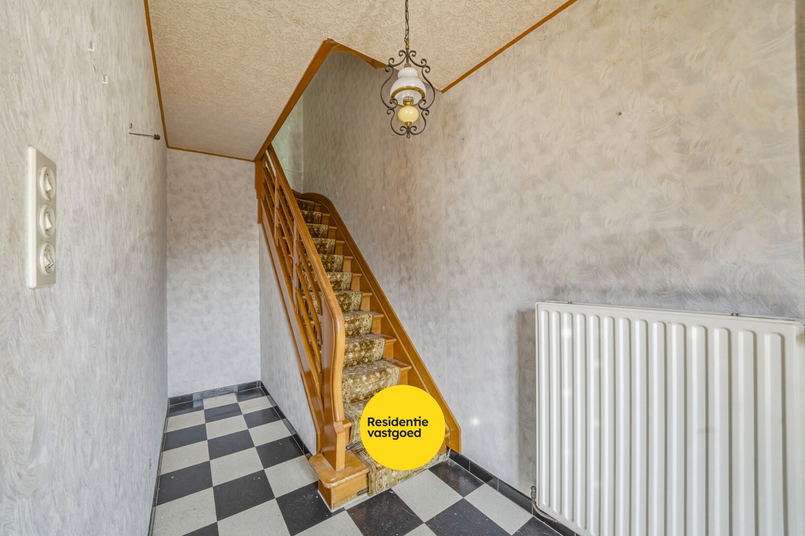 Ruime halfopen woning met 4 slaapkamers, tuin en garage 