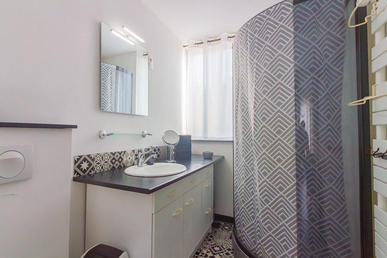 Maison rénovée avec 3 chambres et cour 