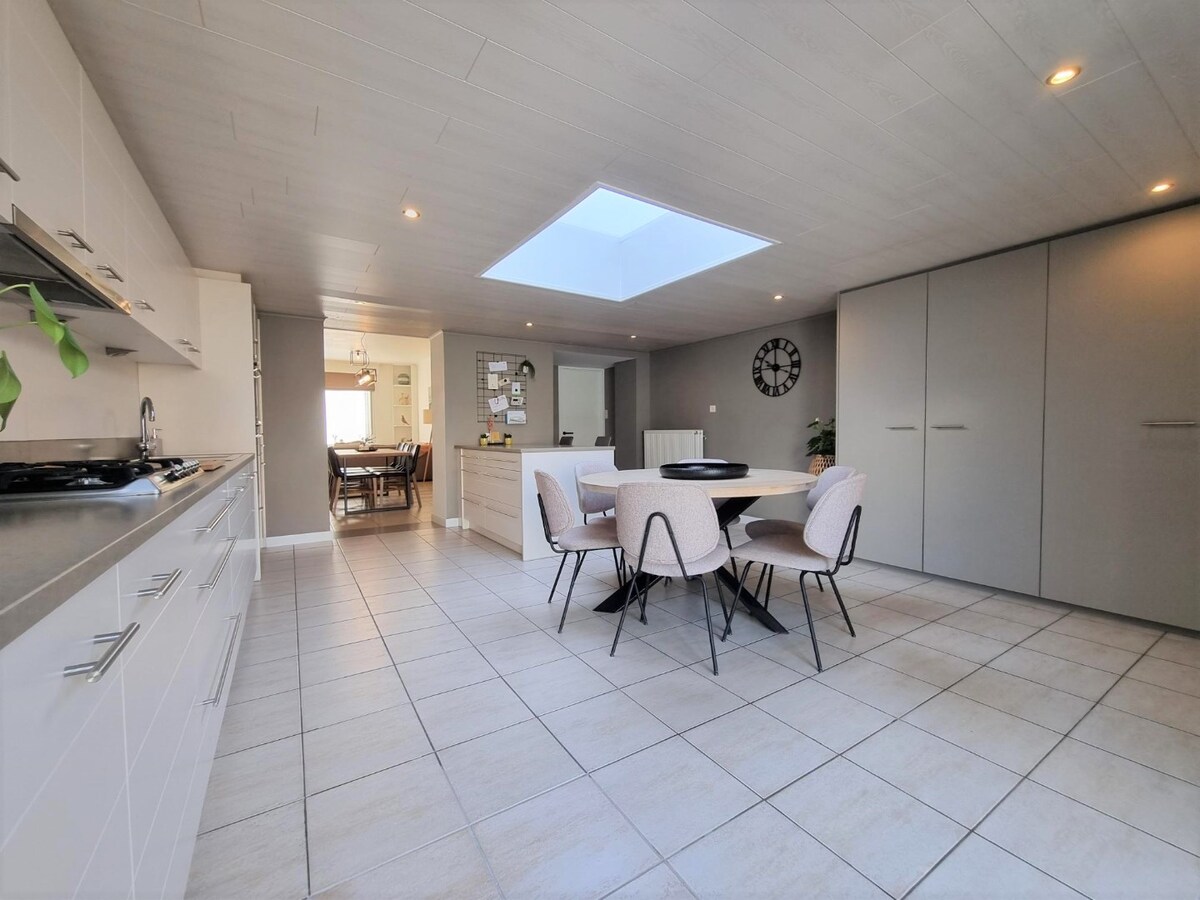 Volumineuze, lichtrijke, zeer mooie gezinswoning met tuin - Heist 