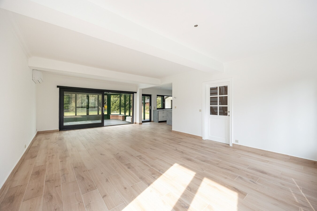 Landelijke, gerenoveerde woning met 4 slaapkamers op perceel van 2.322 m² 