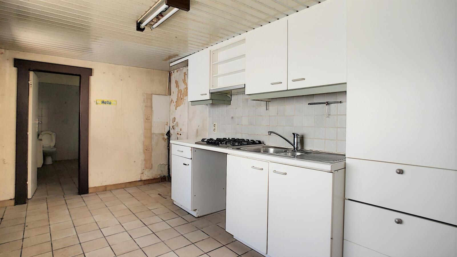 Volledig te renoveren woning met aangename tuin - Heist 