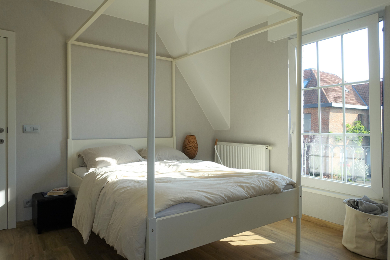 Sublieme gerenoveerde hoekwoning op rustige ligging 