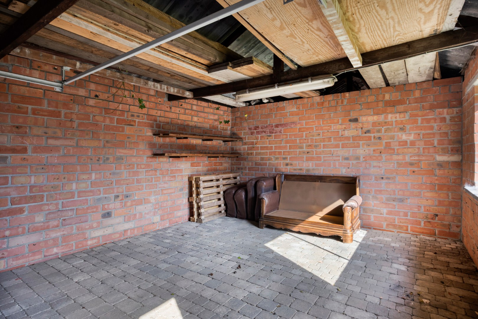 Halfopen bebouwing met 3 slpk., ruime tuin en garage in Mol 