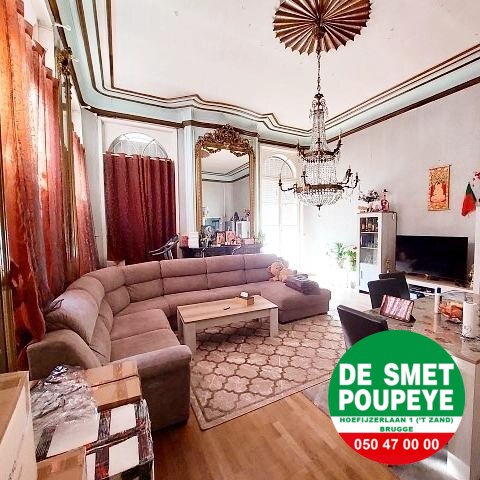 Handelshuis gelegen in de toeristische straat van Brugge 