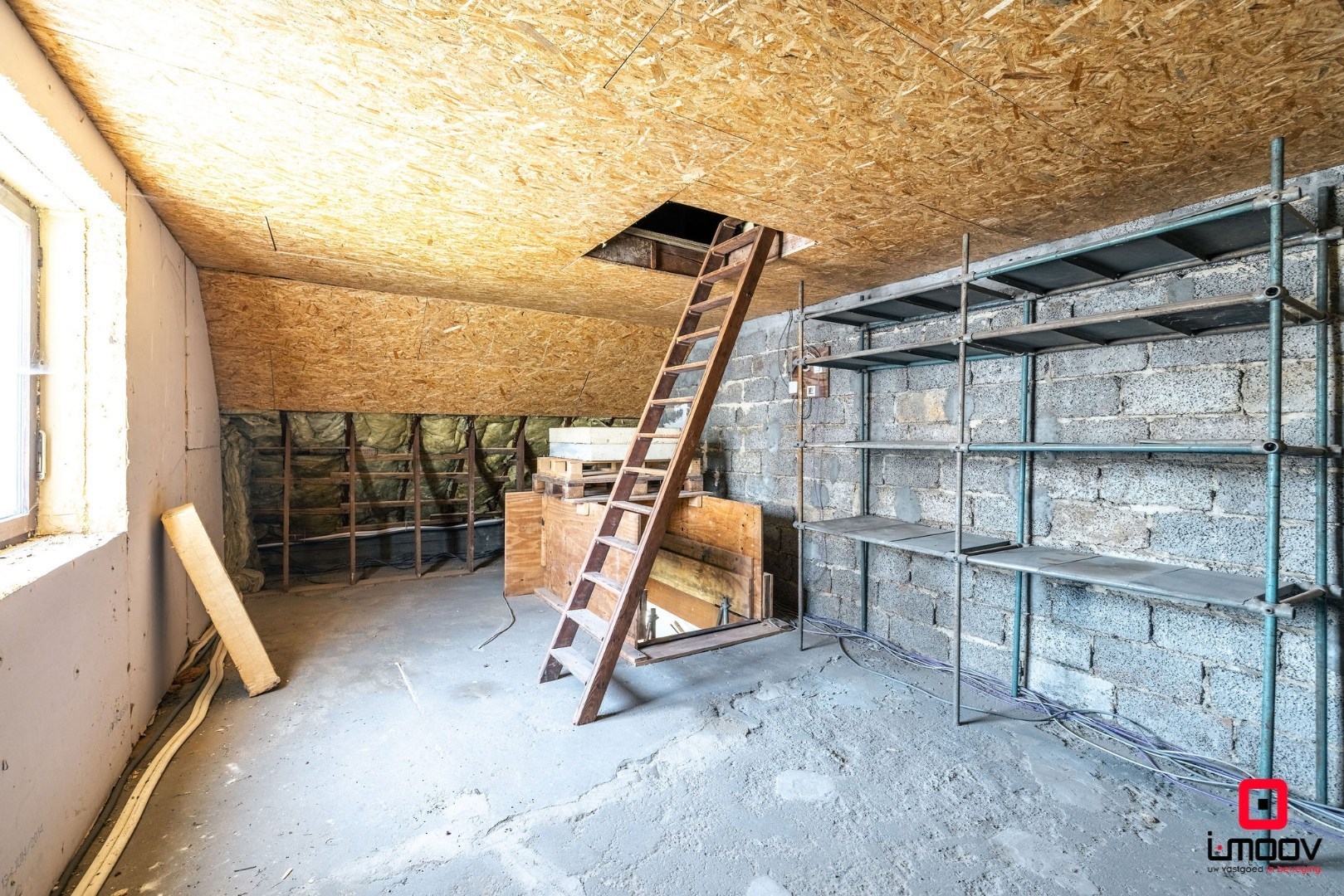 Vrijstaande woning met 5 slaapkamers en polyvalente loods te De Pinte 