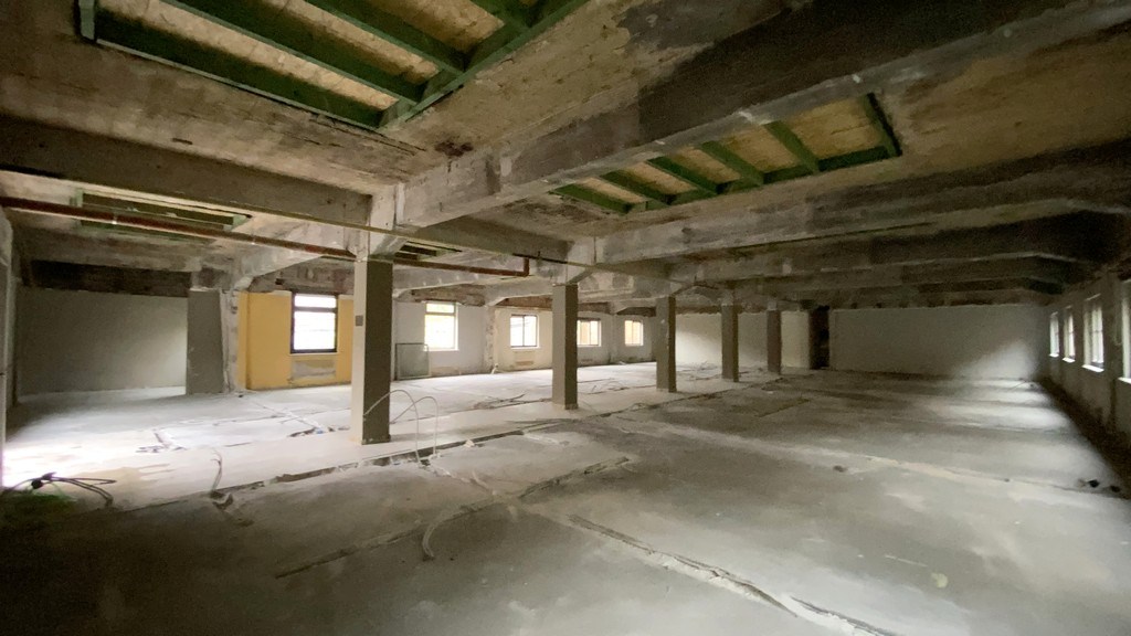 Kantoorrenovatieproject te koop vlakbij klaverblad in Gent