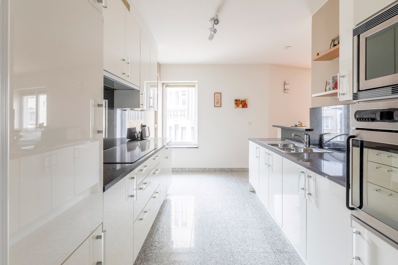 Gunstig gelegen  2-slp. app. met terrassen en garage nabij Gent Sint-Pieters 