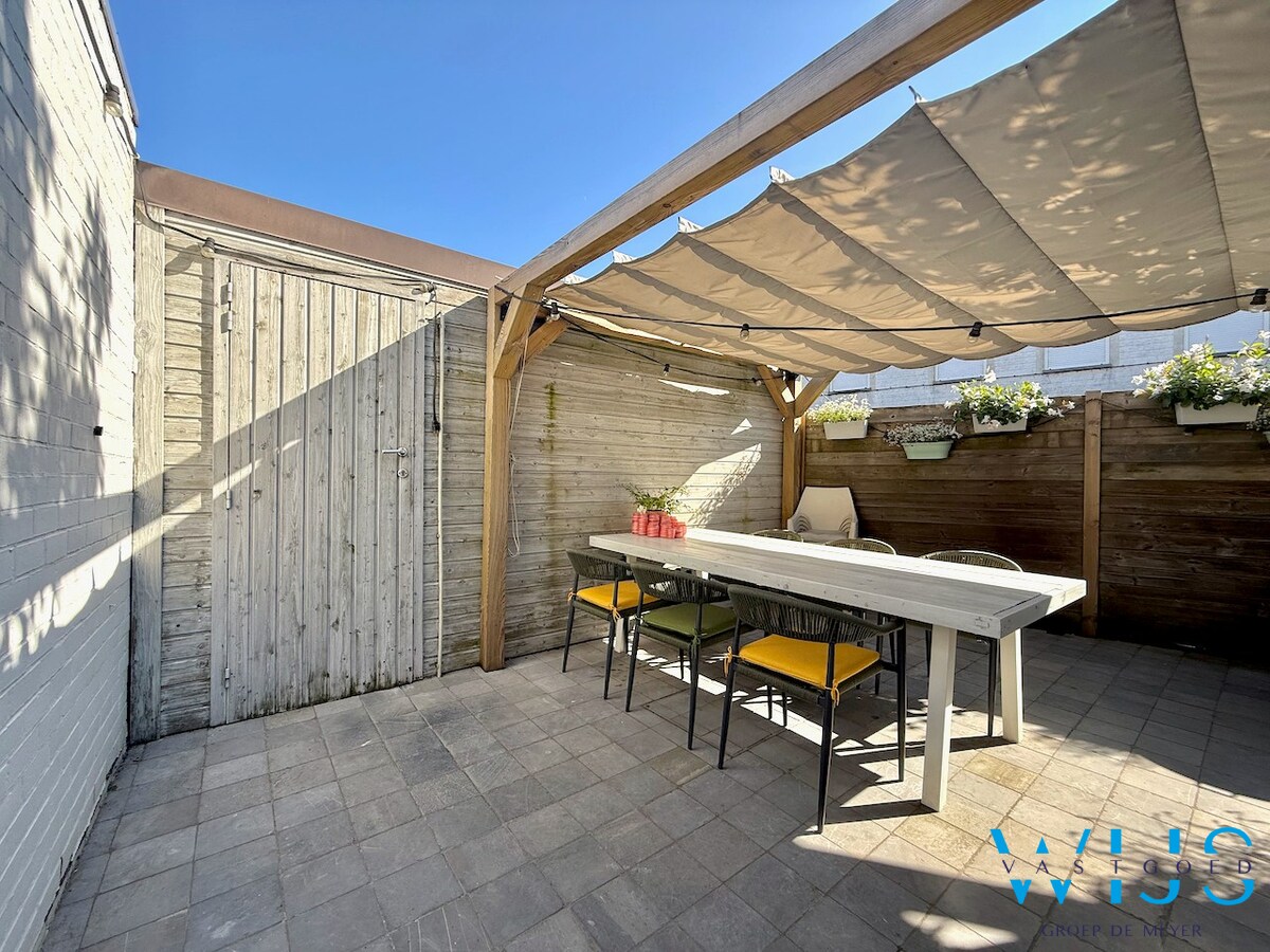 Instapklaar woonhuis met 3 slaapkamers en garage te Boekhoute ! 