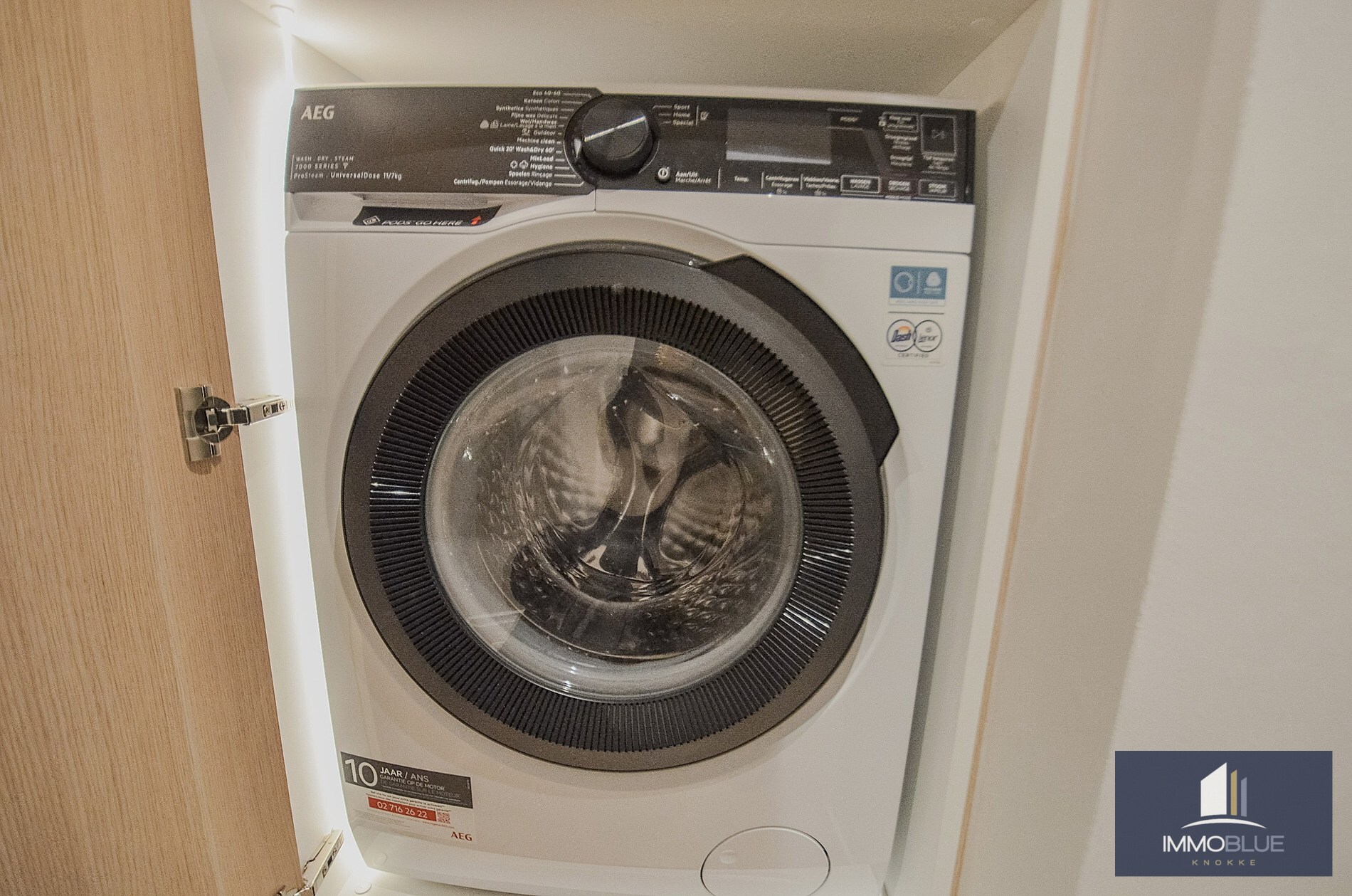 Stijlvol volledig gerenoveerd appartement  op wandelafstand van de zee én het commercieel centrum. 