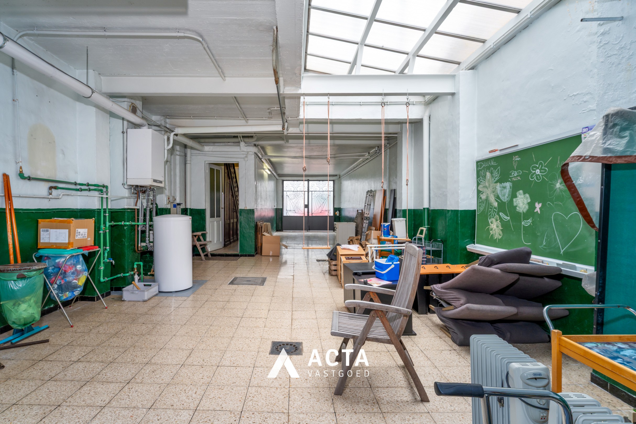 Ruime woning met 5 slaapkamers, garage en zonnige tuin 