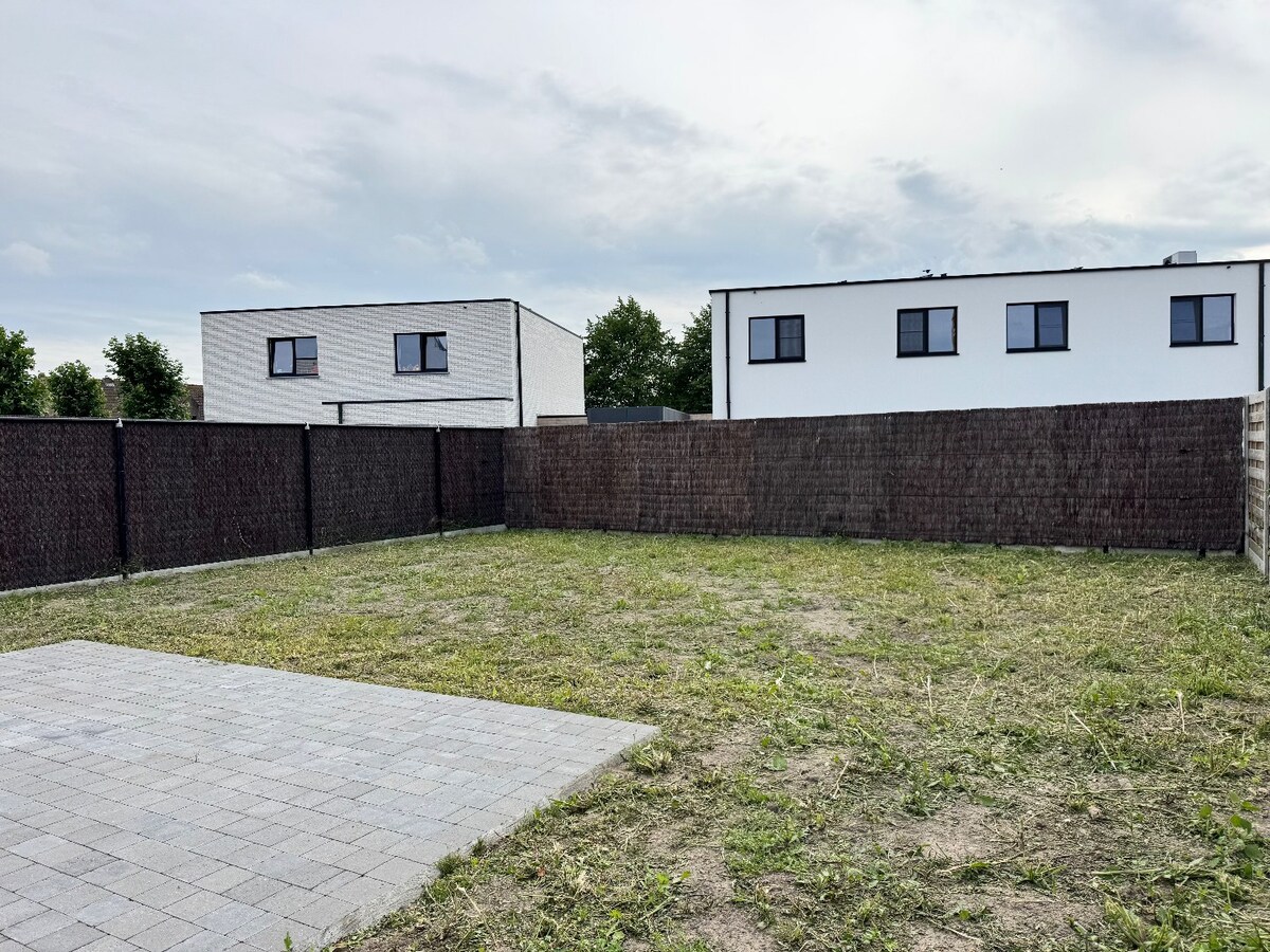 Halfopen nieuwbouwwoning met 3 slaapkamers te Koekelare 