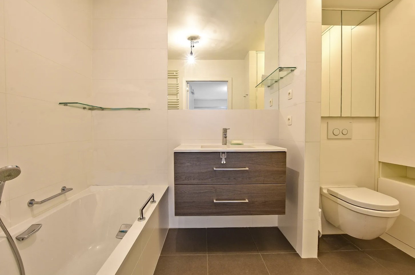 Luxueus praktisch appartement (122m² + 30 m²) met rondom terrassen te Nieuwpoort-Stad 
