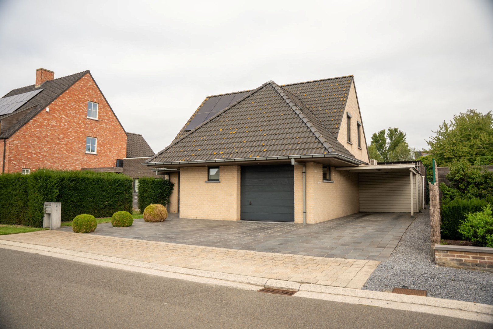 Verrassend luxueus afgewerkte woning met tuin en garage 