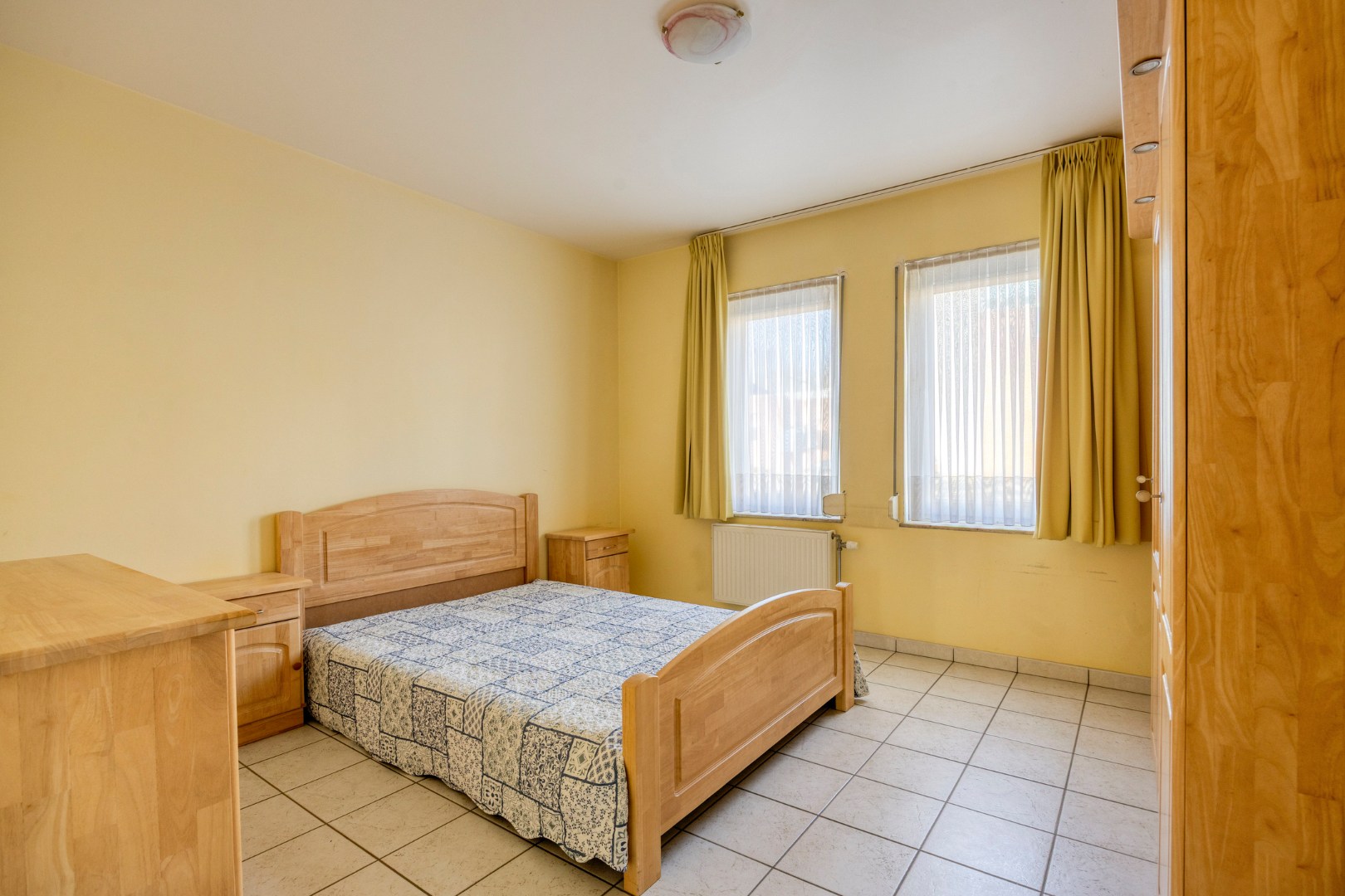 Gelijkvloers appartement met 3 slpk., ruim terras en ondergrondse garagebox in hartje Leopoldsburg 