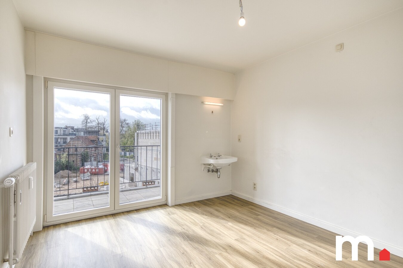 Ruim 2 slaapkamer appartement met terras te Kortrijk ! LOOFSTRAAT ! 