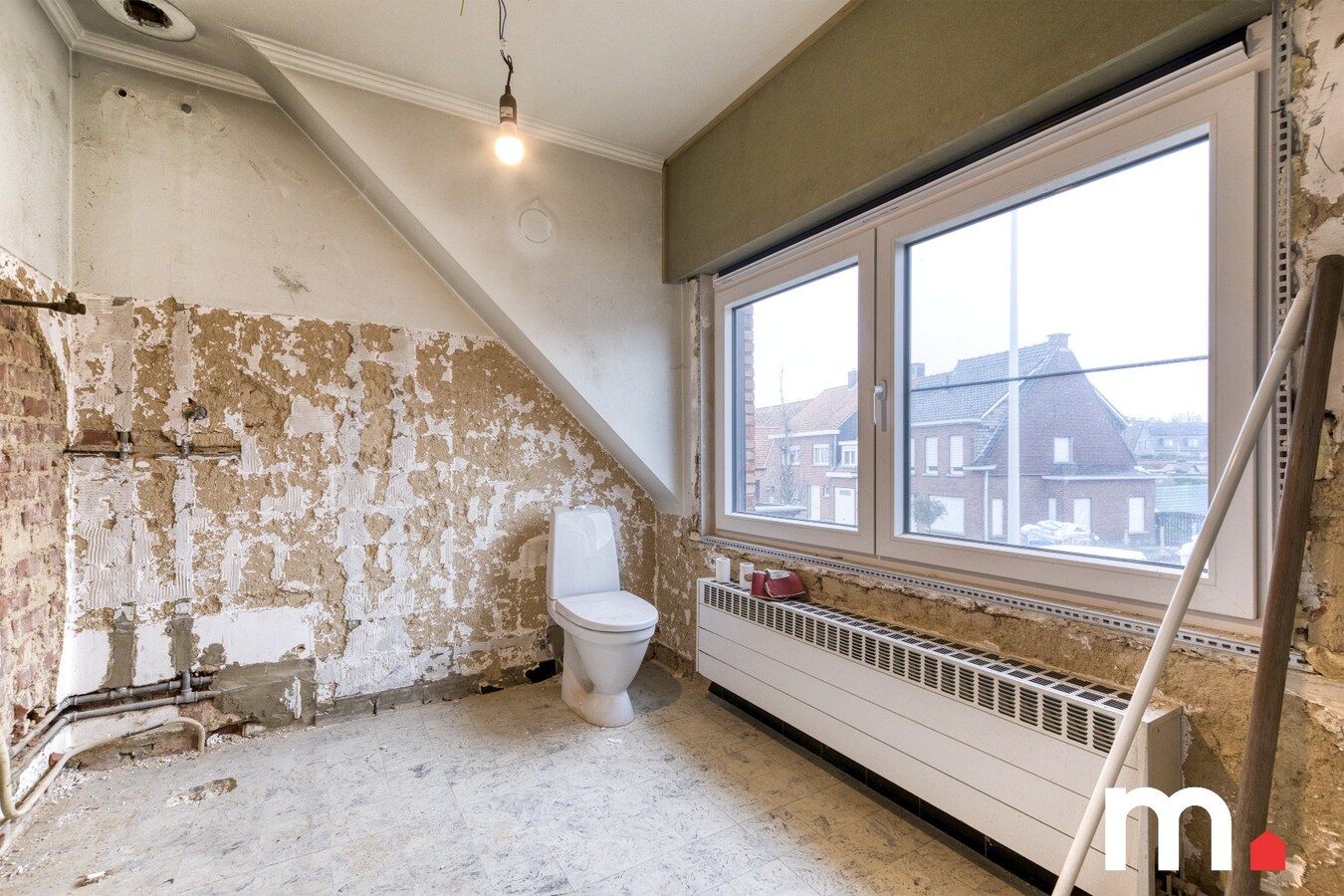 Halfopen bebouwing op 695 m2 met grote tuin en atelier te Lendelede ! 