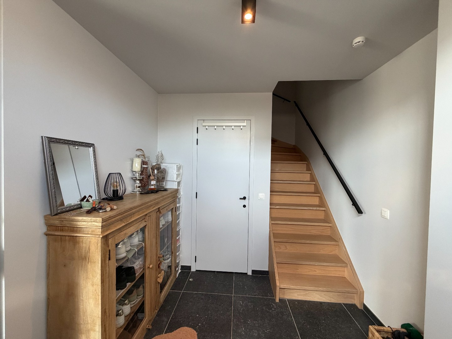 Rustig gelegen rijwoning met 3 slaapkamers, garage en zonnepanelen – Herdersstraat 33, Zulte 