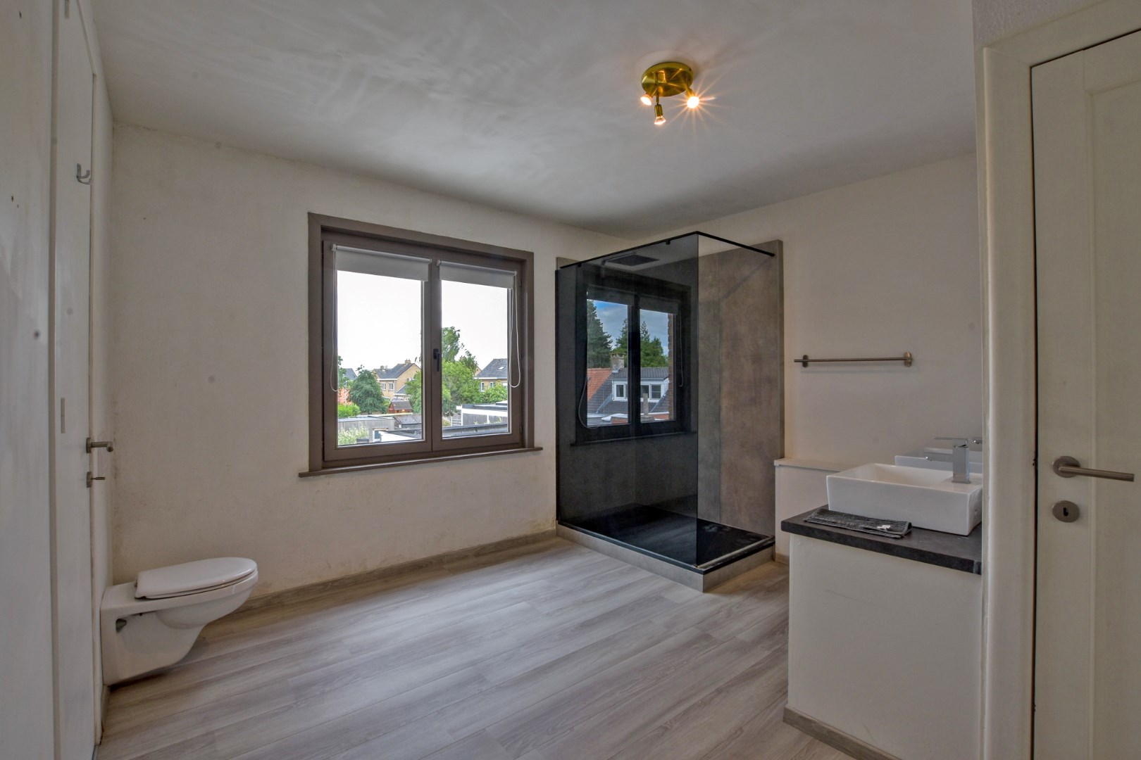 Goed gelegen gesloten bebouwing met 3 slaapkamers en tuin op 160m² te Adinkerke (De Panne). 