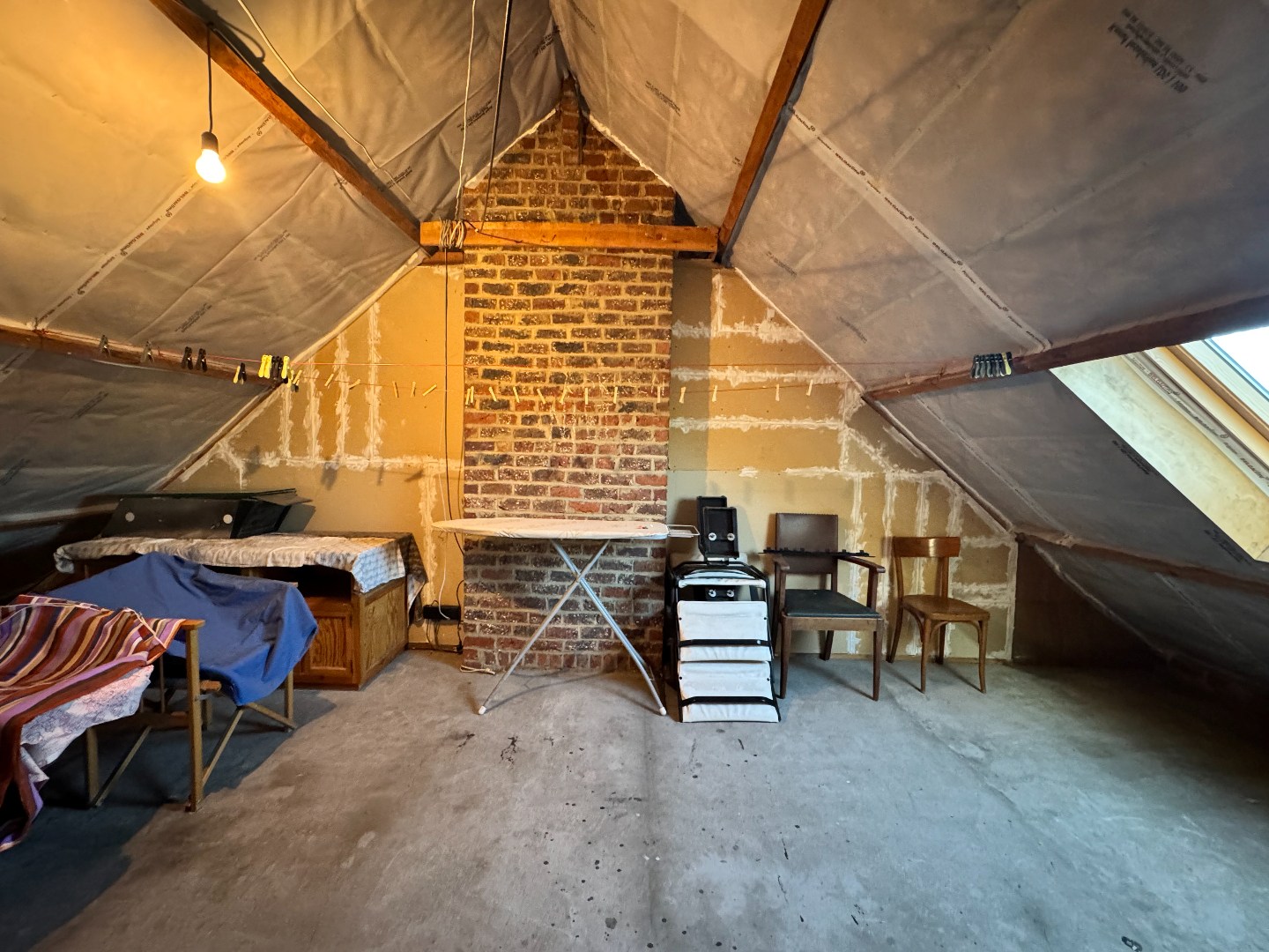 Gezellige woning met stadstuin, garage en uitweg langsachter. 