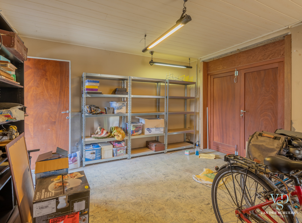 Authentieke herenwoning met atelier / bureau's. 