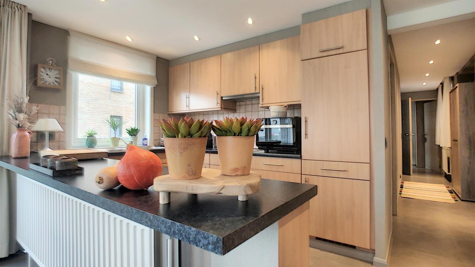 Gerenoveerd hoekappartement met mooi, open zicht - Heist 