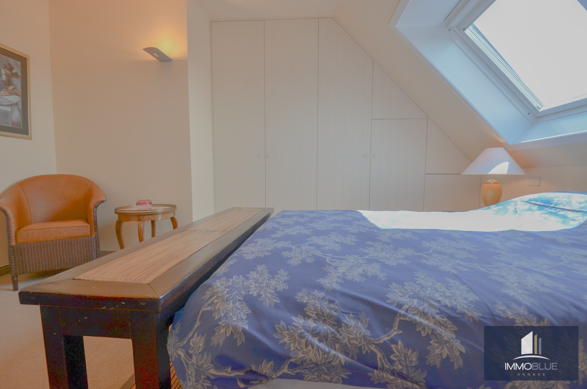 Stijlvol duplexappartement met zonnige terrassen en open zicht op de villa’s van het Zoute. 