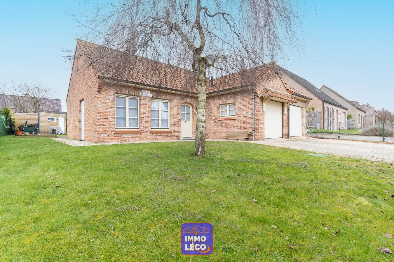 Villa "Semi Plain-Pied" avec jardin, 2 garages et parking privatif 