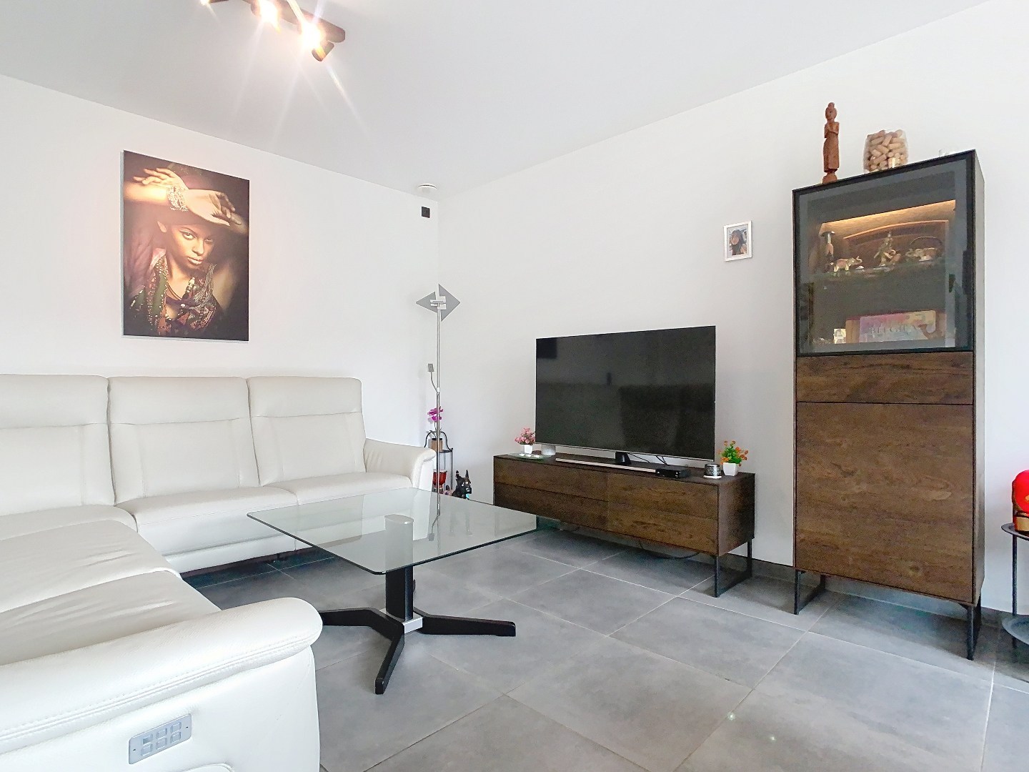 Recent gelijkvloers appartement met tuin, 2 slaapkamers en dressing 