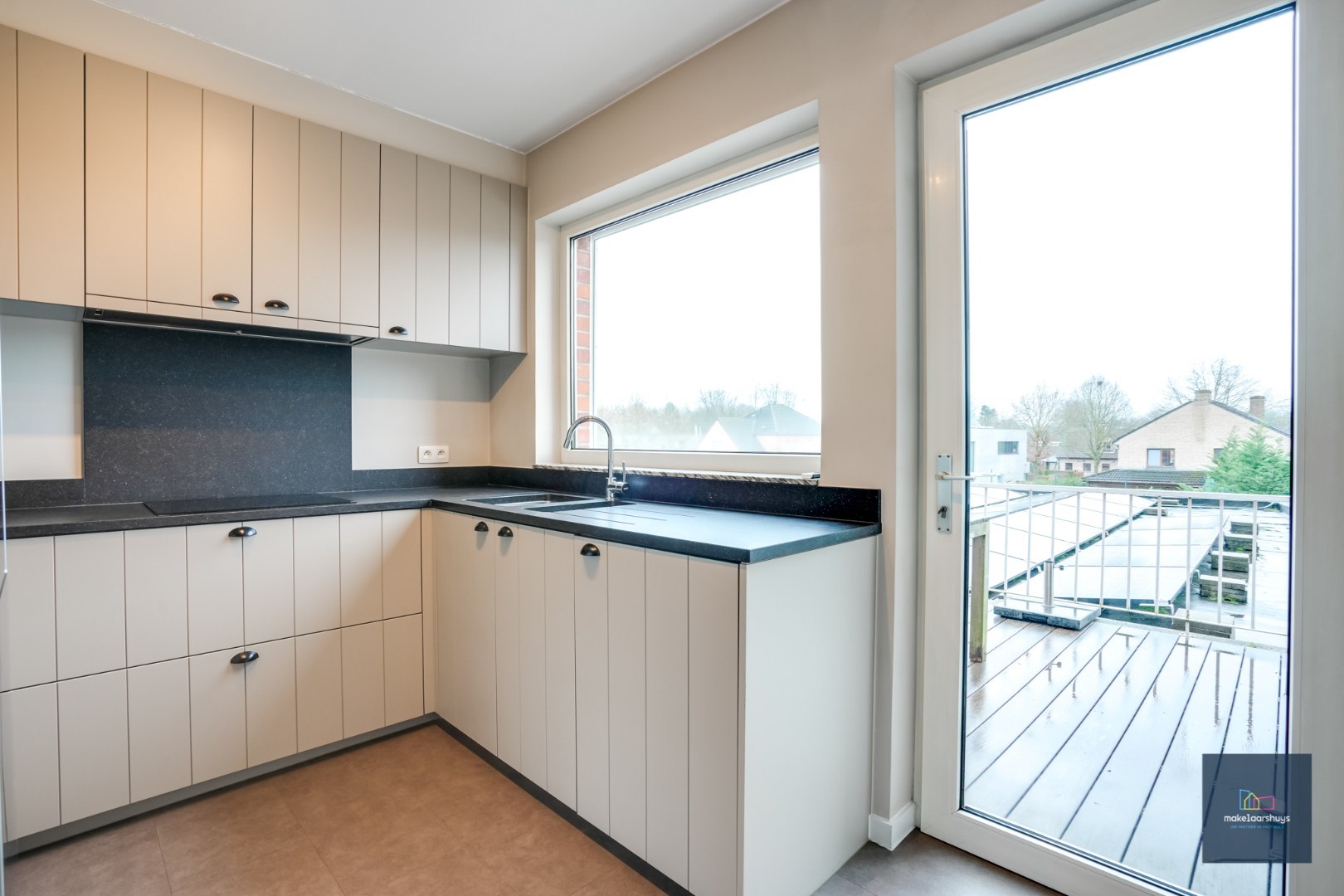 Ruim duplex appartement in centrum Mariakerke 