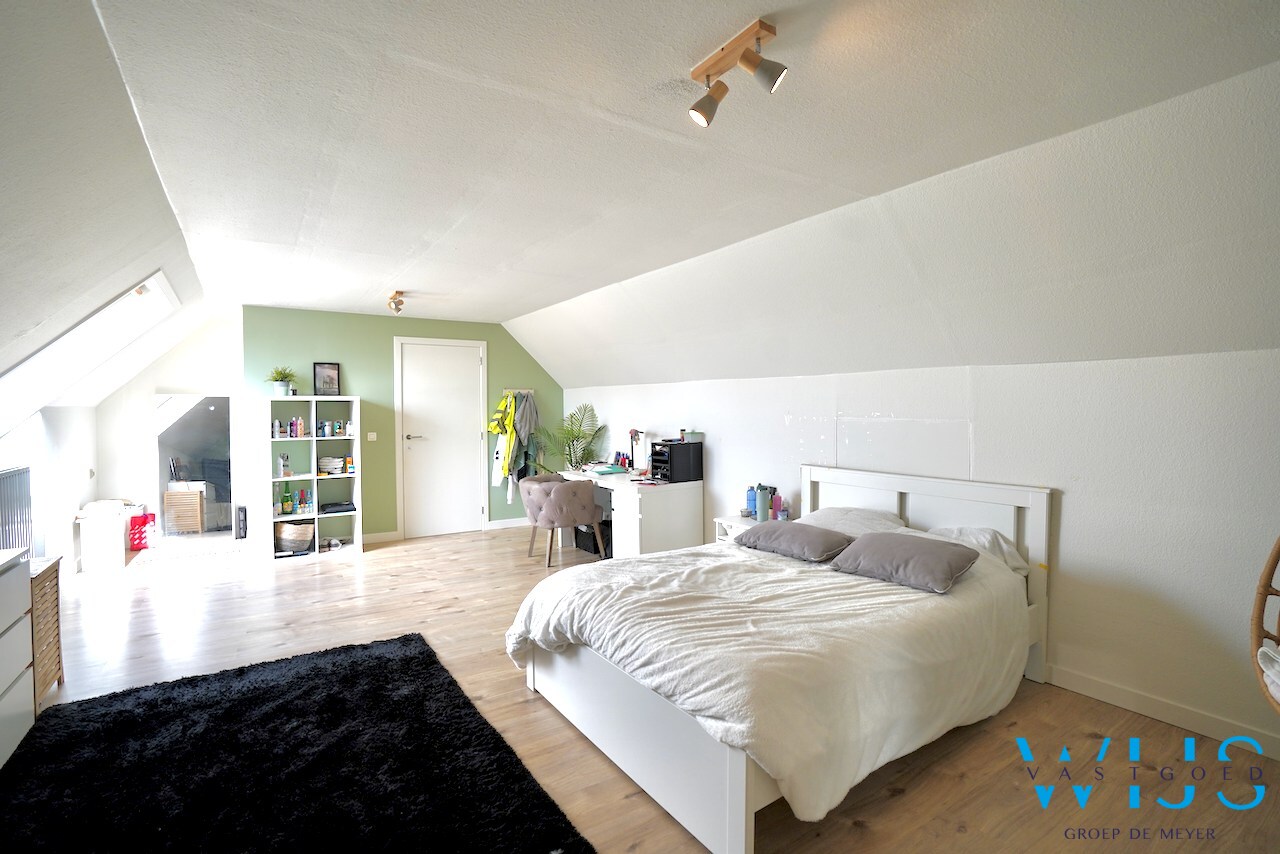 Instapklaar en verrassend ruim appartement op toplocatie in het centrum van Ertvelde! 