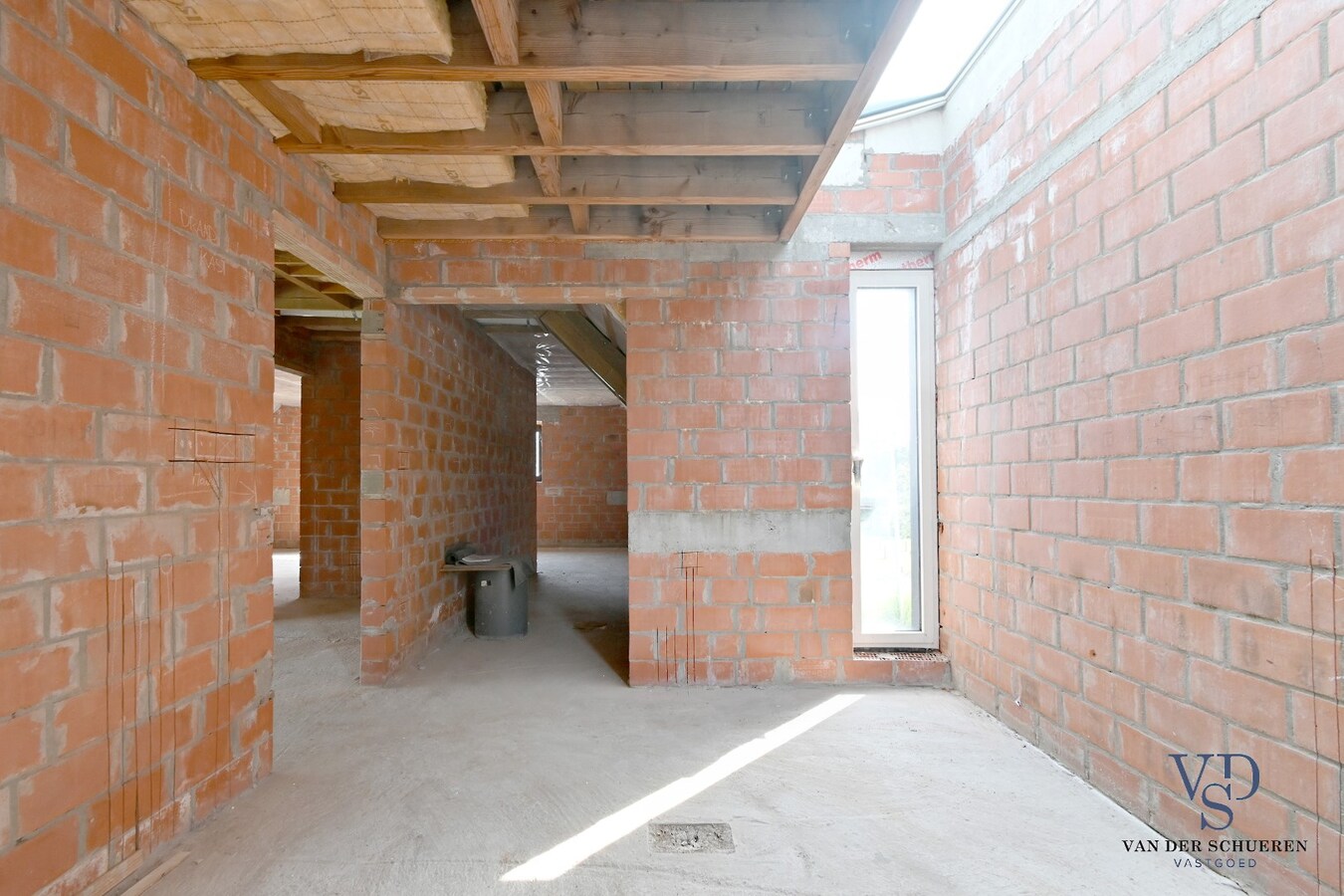 Eigentijdse woning (nog af te werken) te Vurste. 