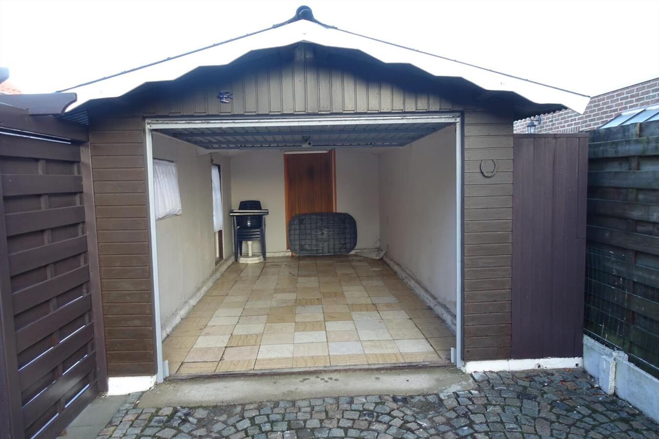 Alleenstaande woning op ruim perceel van 1035 m² 