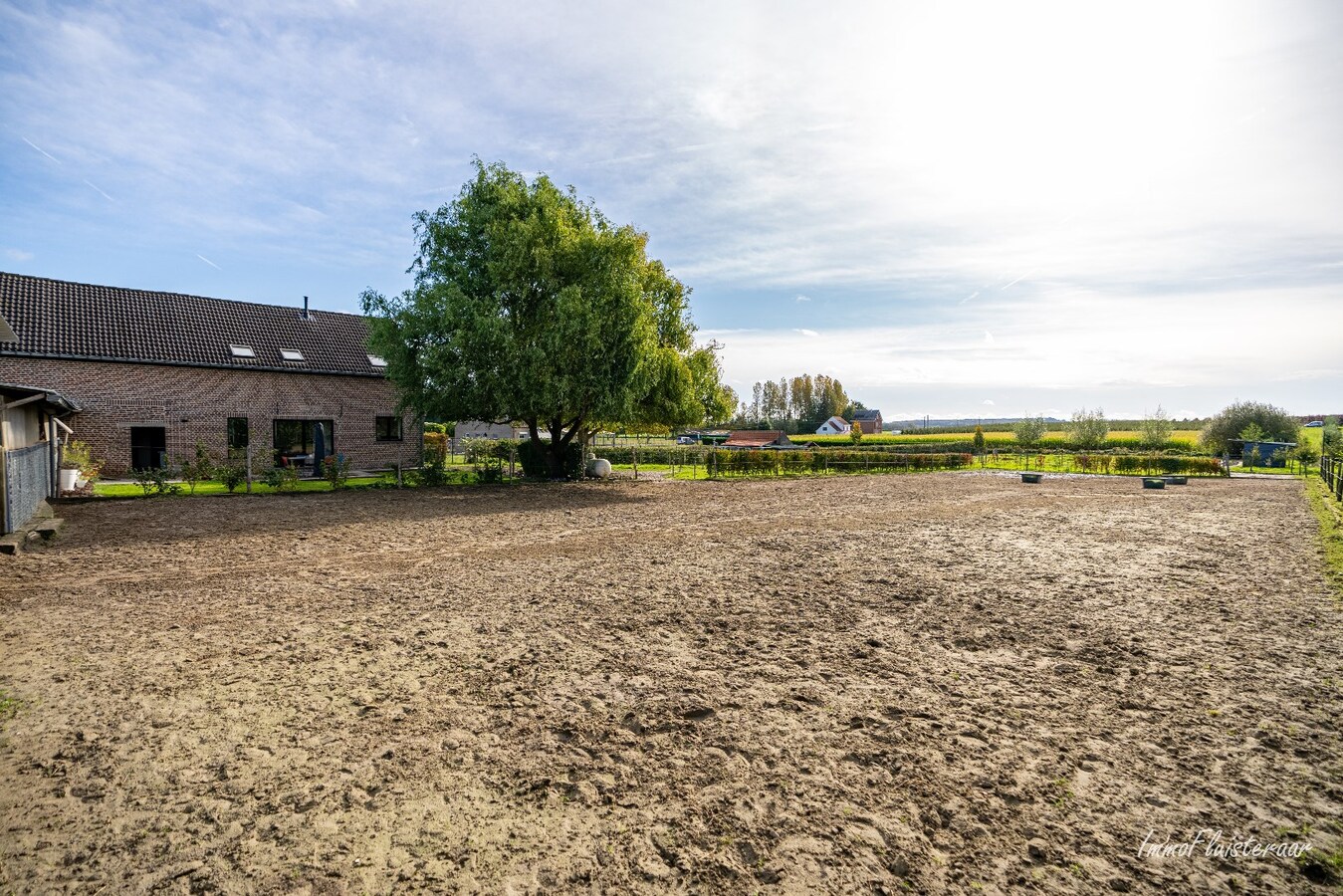 Charmante maison prête à emménager avec des installations pour chevaux sur environ 75a à Waanrode. 