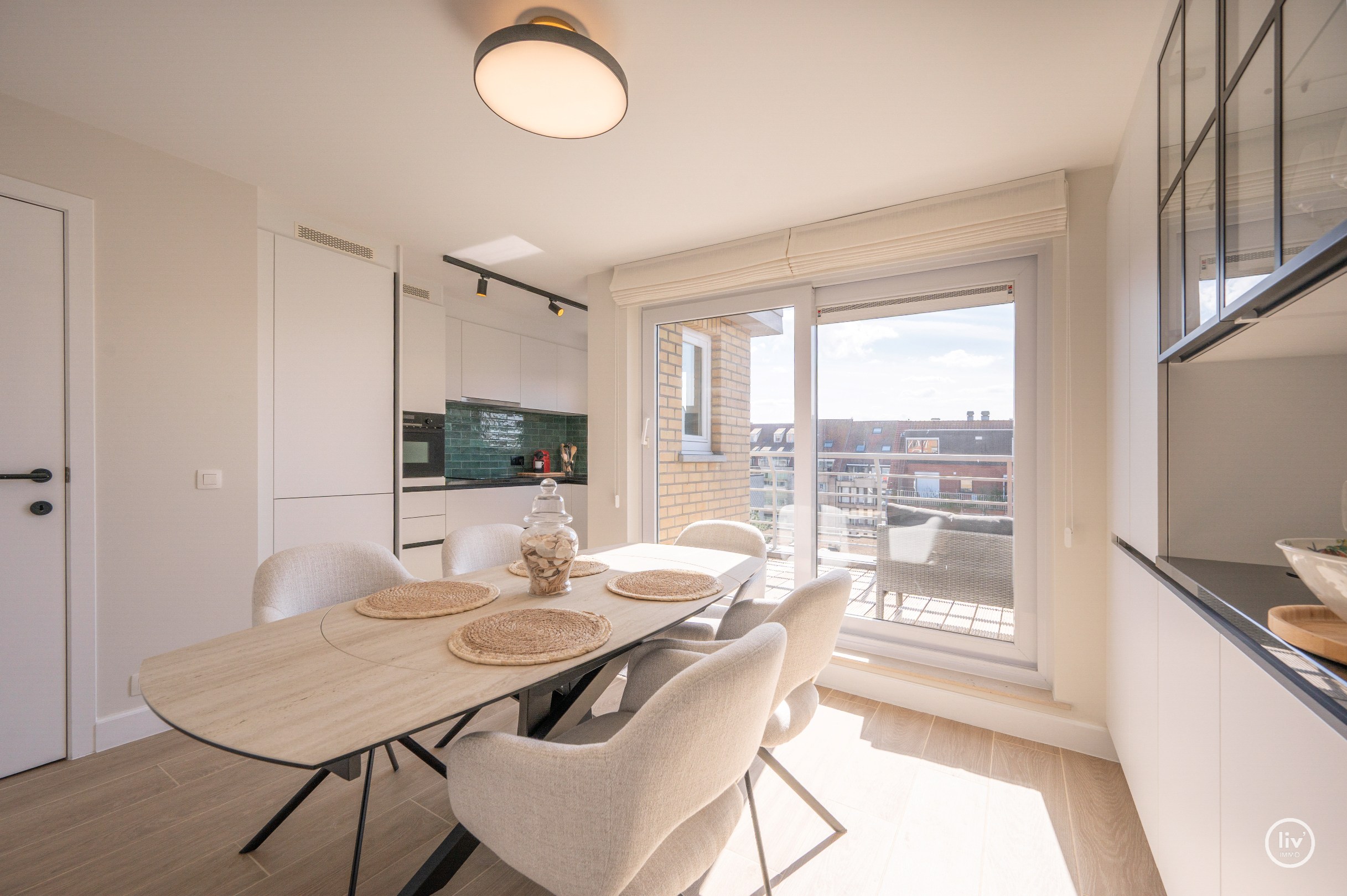 Spacieux duplex avec 3 chambres dans un emplacement de premier choix sur la Van Bunnenvaan à Knokke. 