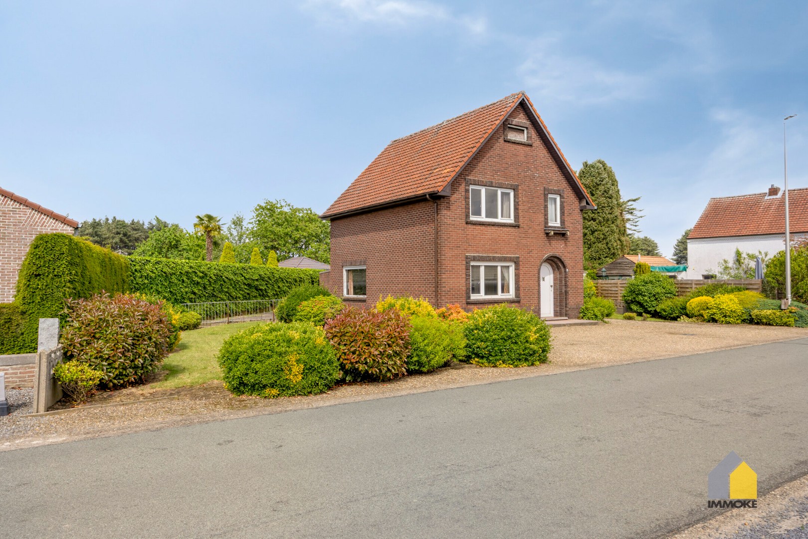 Te renoveren woning met 3 slpks op een perceel van 6 a 44 ca. 