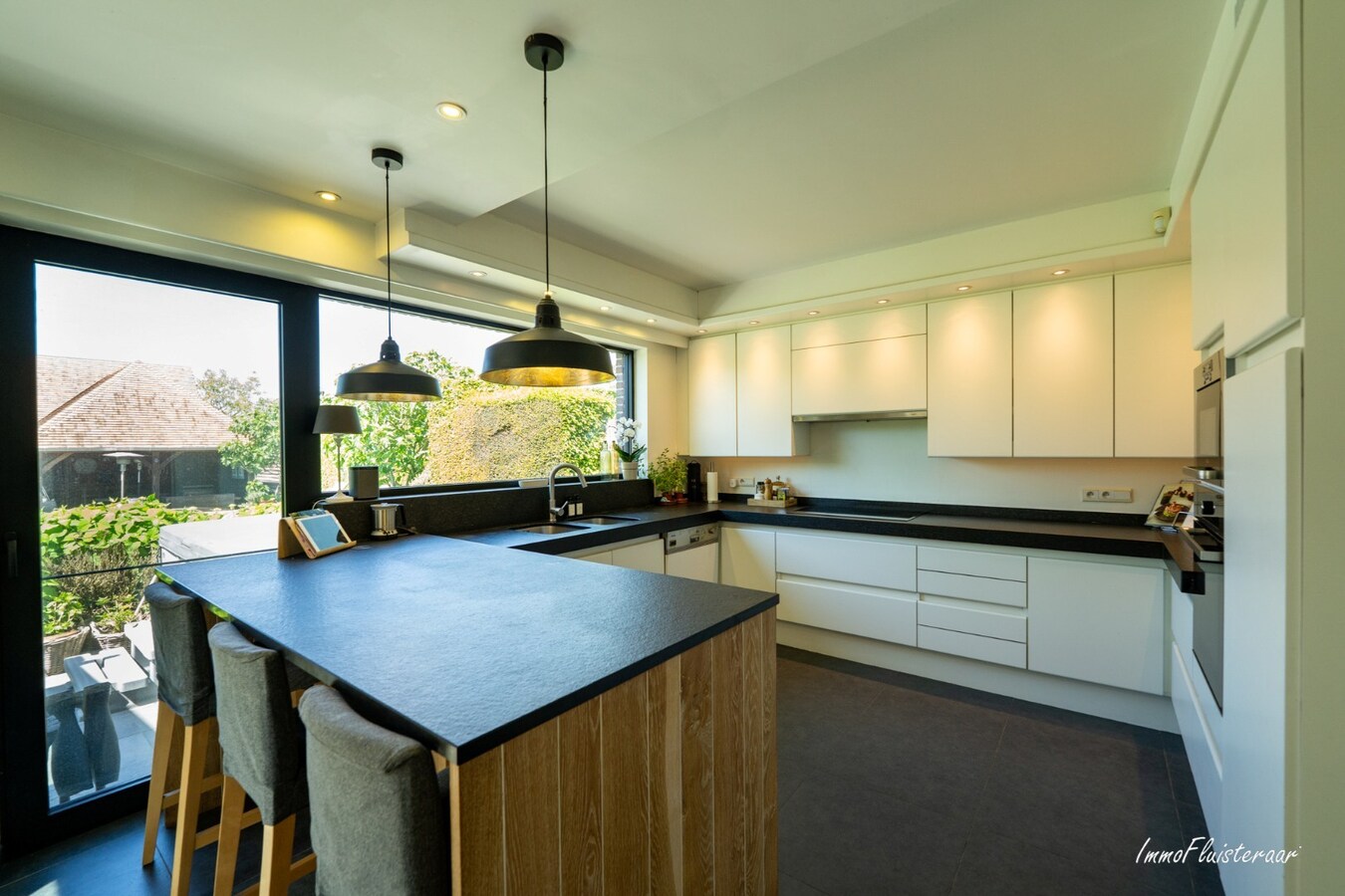 Prachtige villa met zwembad en luxueus poolhouse met optioneel bij te kopen weiland van ca. 21.856 m2 te Hove 