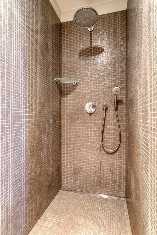 Uitzonderlijke exclusieve herenwoning met verrassende loods van 3 etages 