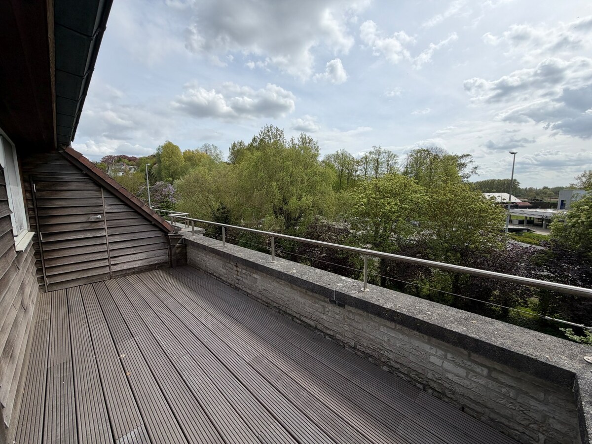 Ruim duplex-appartement met 2 terrassen in hartje Gavere 