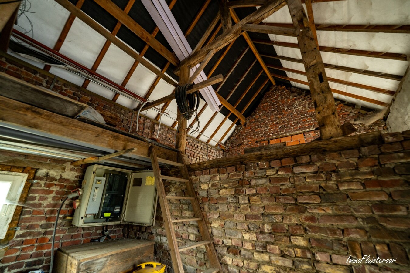 Charmante gerenoveerde woning met stalgebouw op ca. 2,6ha te Herk-de-Stad 