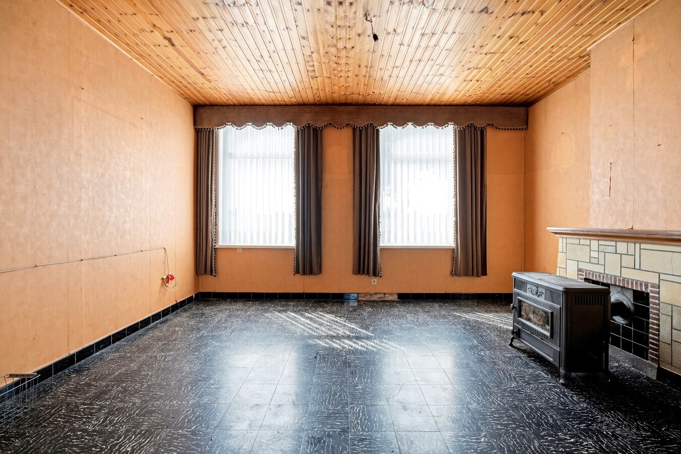 Ruime halfopen bebouwing op een perceel van 1491m² met 7 slaapkamers! 