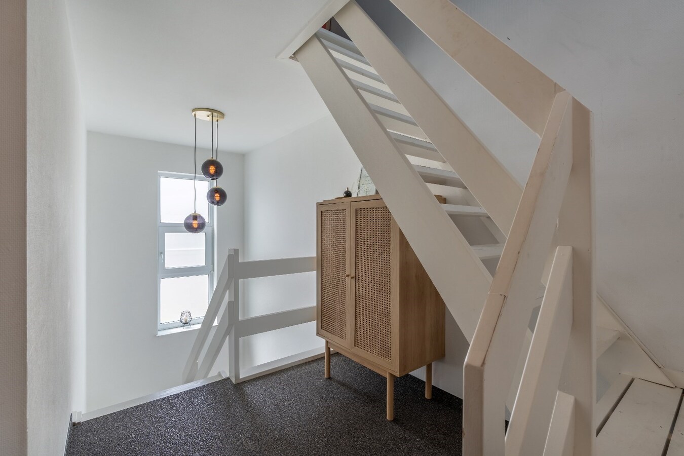 Ruime woning in Dorne(Maaseik) met 4 slaapkamers, gelegen op een uitzonderlijk ruim perceel. 