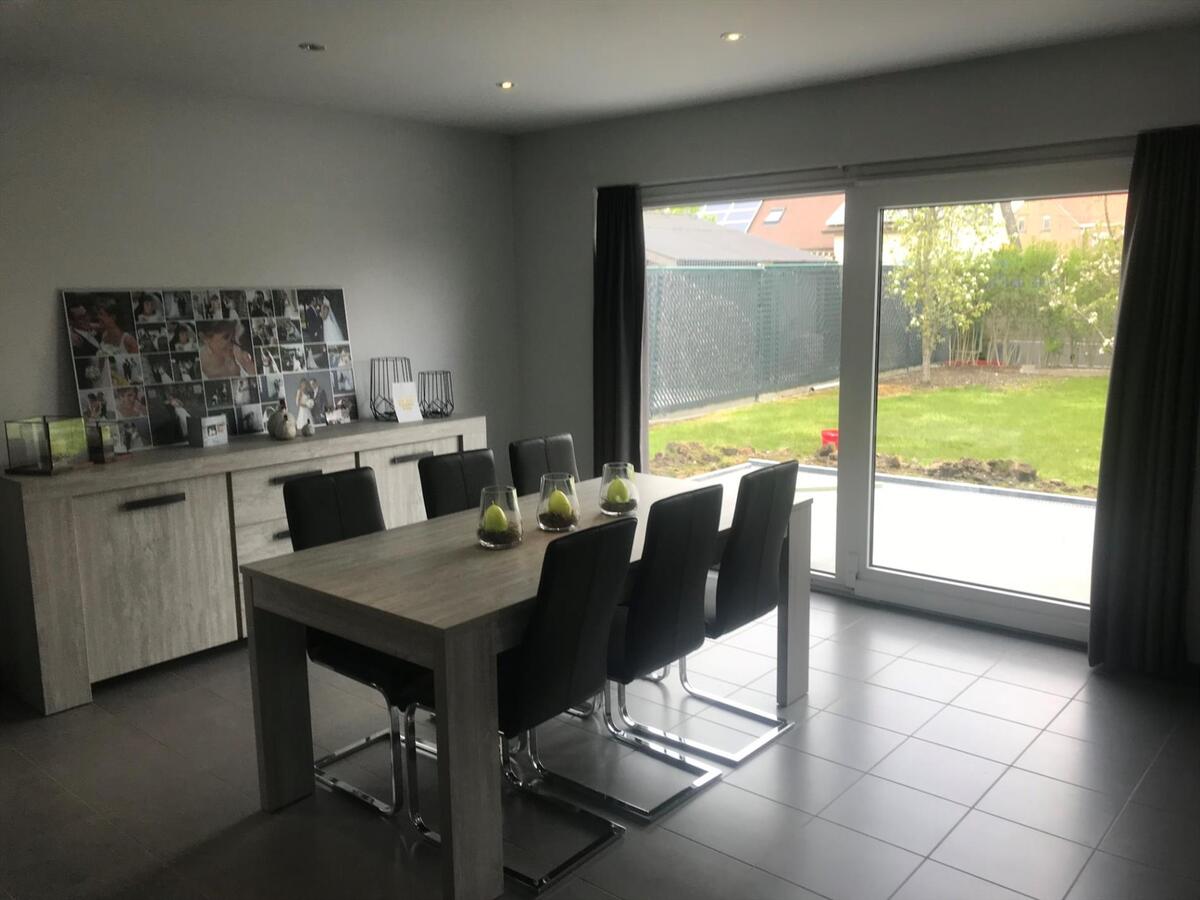 Vrijstaande gelijkvloerswoning met grote tuin 