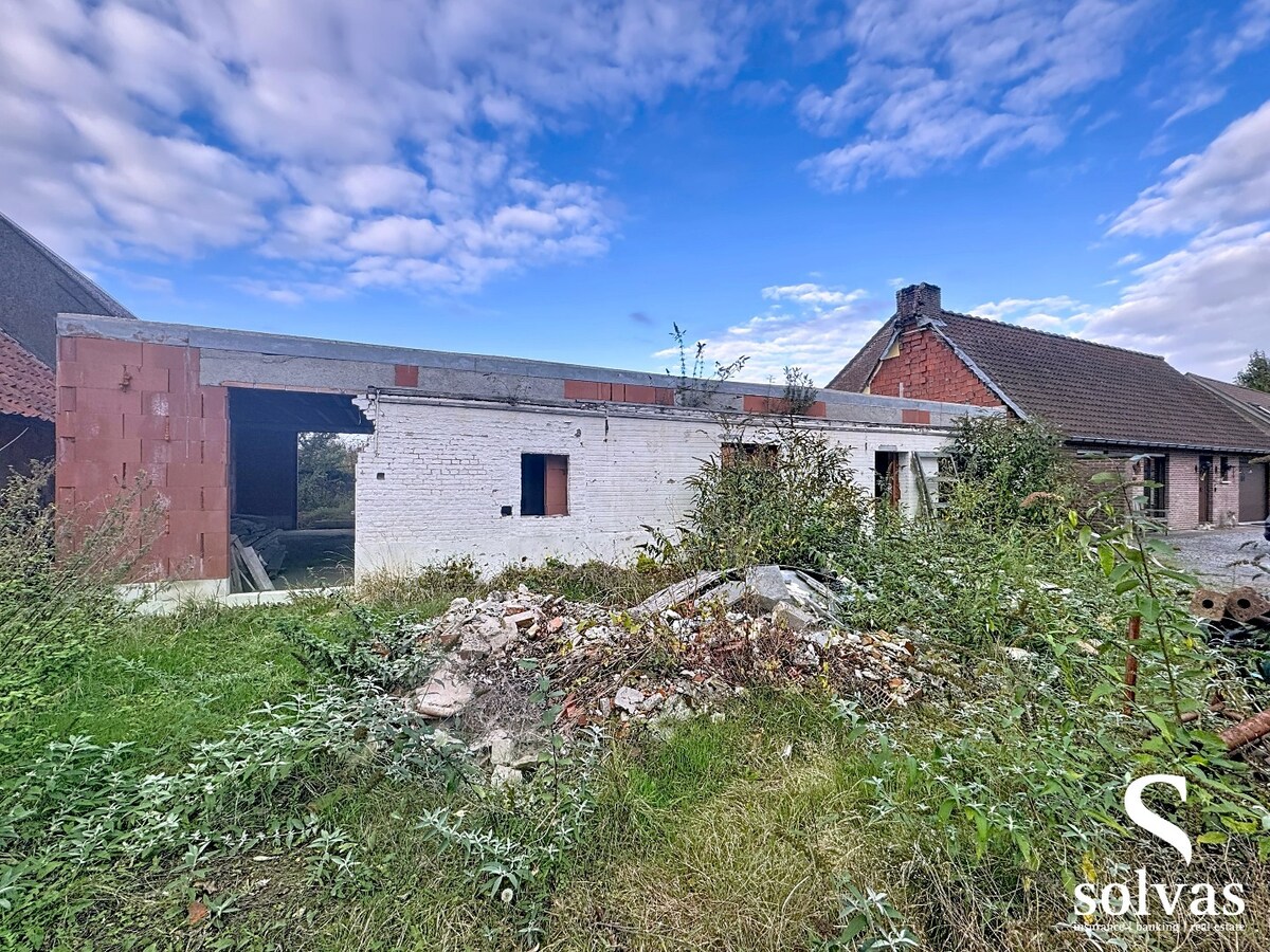 Verder af te werken woning in Bellem 