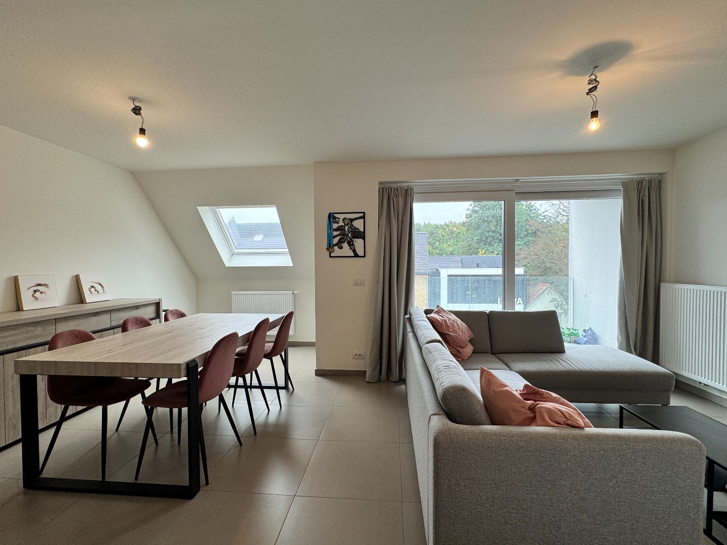 Recent appartement op de 2de verdieping met 2 terrassen en een autostaanplaats 