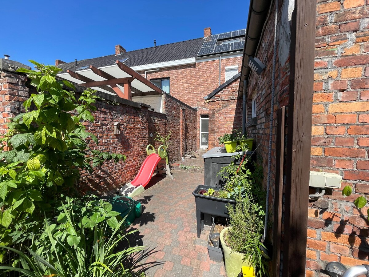 Instapklare woning in gesloten bebouwing in hartje Hasselt 