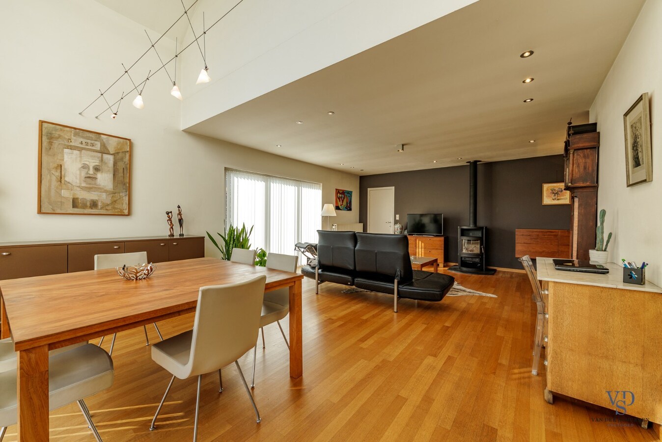 Ruim en eigentijds wonen. 