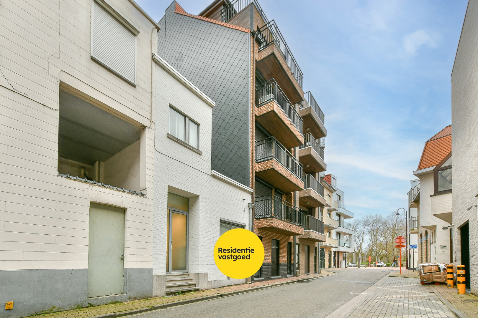 Uniek handelspand (voormalig bankkantoor) met veel mogelijkheden in centrum De Haan 